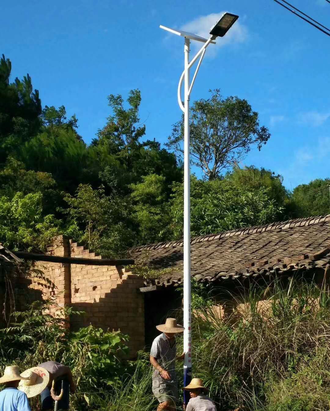 湖南永州新農(nóng)村建設(shè)太陽能路燈工程施工紀(jì)實